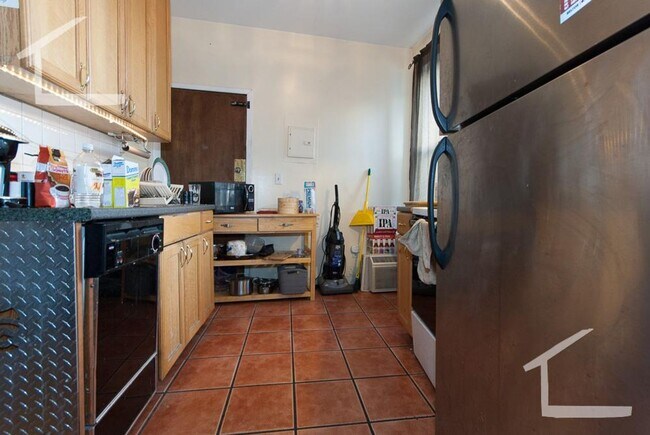 Building Photo - 92 Linden St