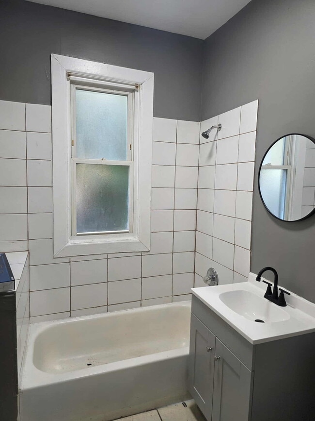 Building Photo - 7541 S Evans Ave