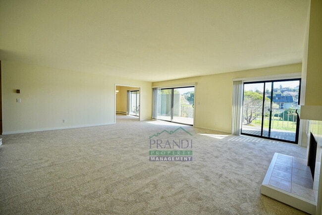 Building Photo - 16 Greenwood Bay Dr