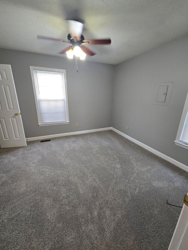 Building Photo - Great Home in a Cul-de-sac For Rent.