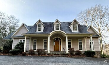 Building Photo - Gorgeous House with Beautiful Views