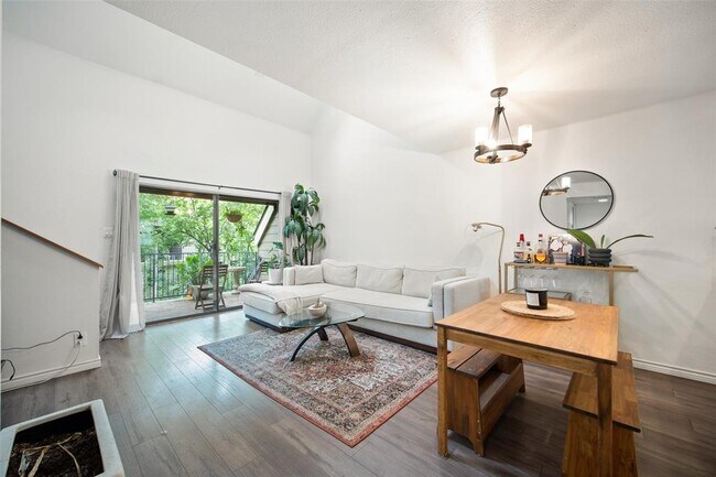 Building Photo - 1135 Barton Hills Dr