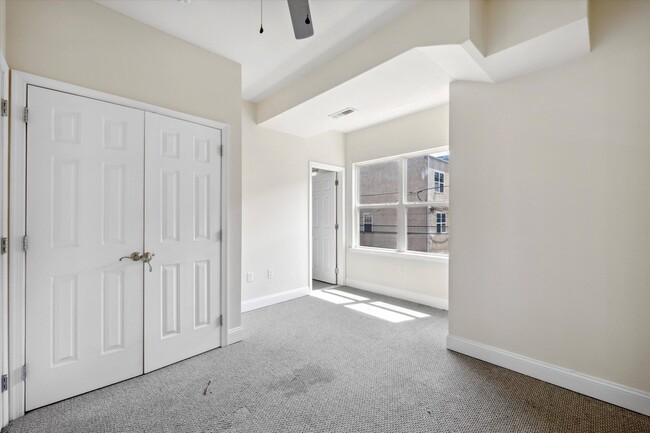 Building Photo - 2001 N Cleveland St