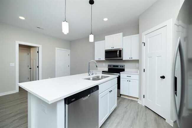 Building Photo - 5048-5050 S. Sycamore Ct.