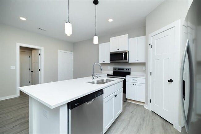 Building Photo - 518-520 W. 50th Ct. S.