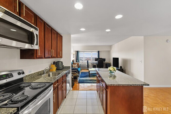 Building Photo - 110 Somerset St