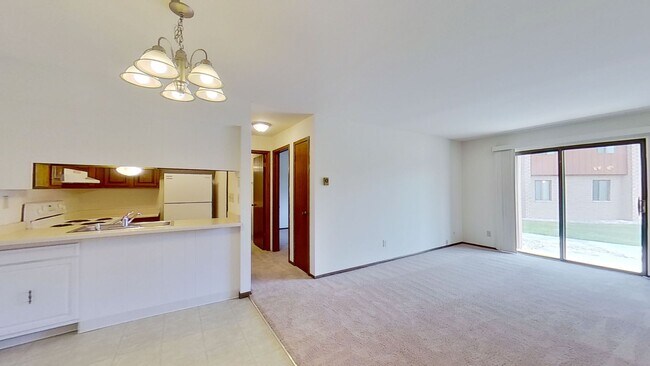 Building Photo - Lower 1 Bedroom 1 Bathroom Apartment Available