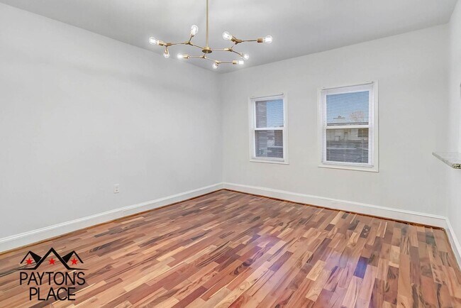 Building Photo - Spacious Apartment with Outdoor space