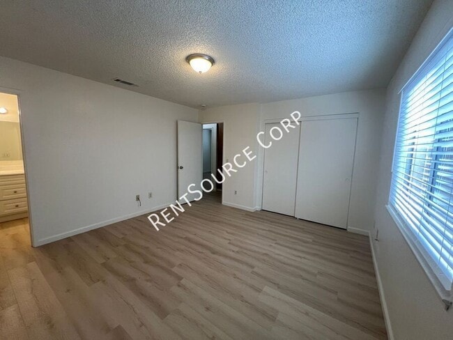 Building Photo - 841 Chateau Way