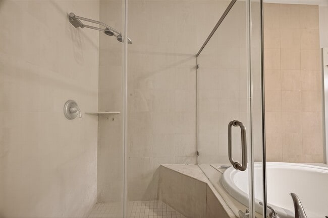 Building Photo - 1112 Columbus St