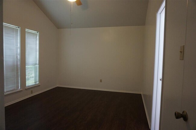 Building Photo - 3306 Dixie Farm Rd