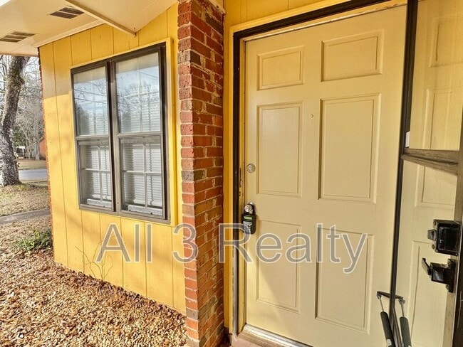 Building Photo - 6332 Pinebrook Dr