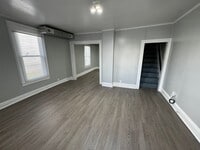 Building Photo - 2 bedroom house with garage!