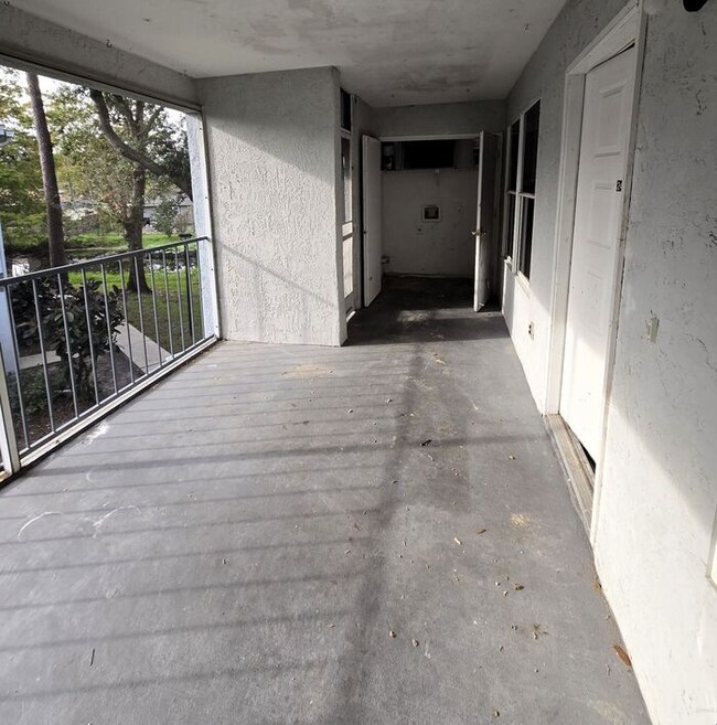 Building Photo - Second floor 2 bedroom, 2 bath condo in th...