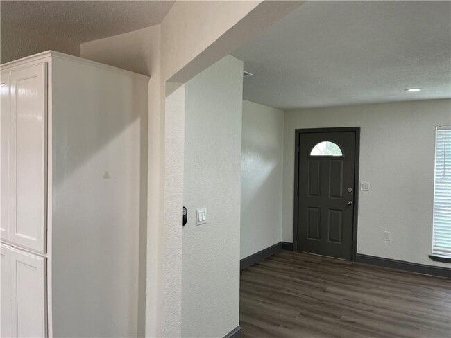 Building Photo - 3014 Meldrum Rd