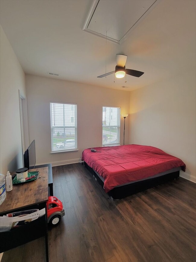 Building Photo - Beautiful end unit townhouse in Cosby Village with loads of extras.