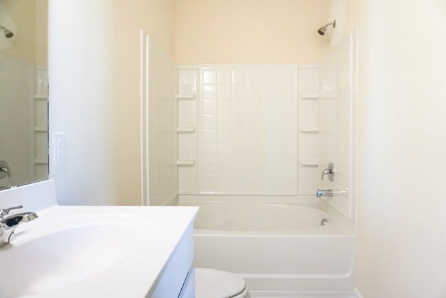 Building Photo - **$500 off First Months rent** Lovely 3 bedroom 2 Bath Ranch with 2 Car Garage in Goose Creek