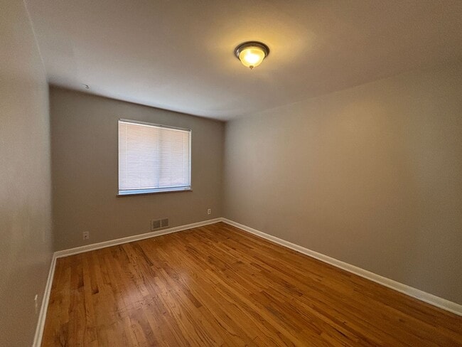 Building Photo - 935 Winona Ct