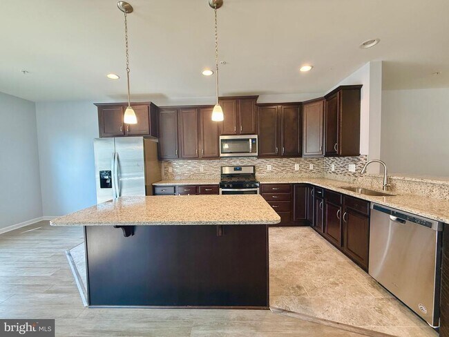 Building Photo - 4721 Six Forks Dr
