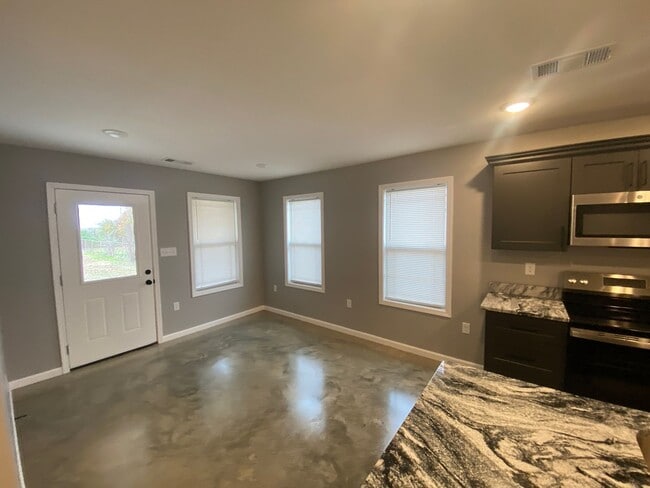 Building Photo - 2011 Maurice St