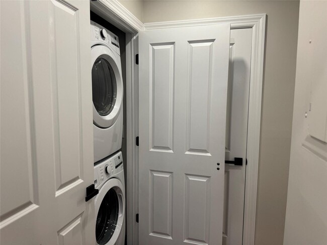 Building Photo - 3111 Leeward Dr