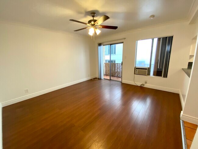 Primary Photo - 4069 Oakwood Ave