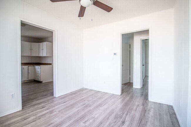 Building Photo - Updated 3 bed 1 bath close to 19th Street