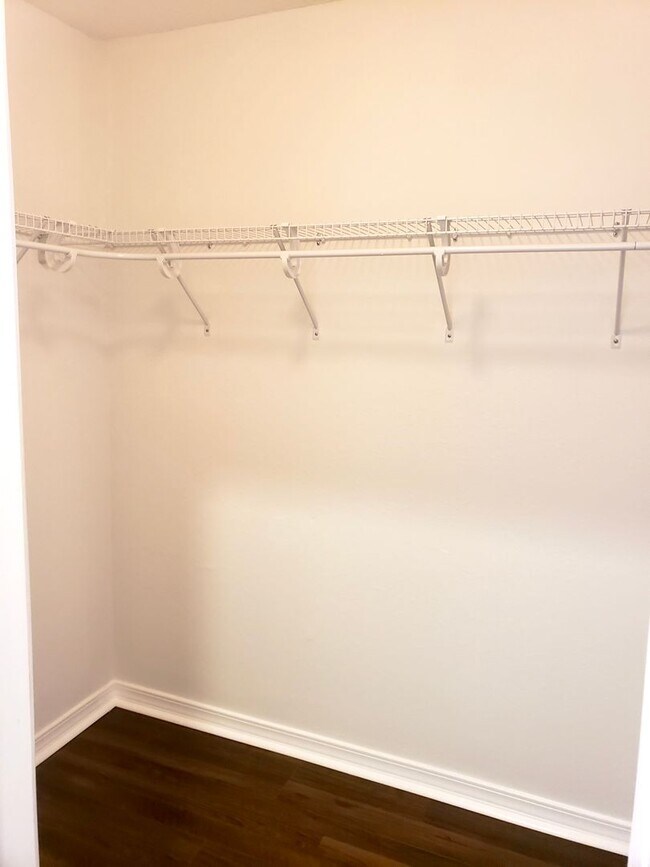 Building Photo - Beautiful home with Swimming Pool in the Hammocks. 4 bedroom 2 bath -Pool lawn service included!!!