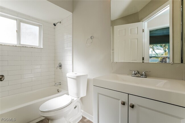 Building Photo - 9131 Buttercup Ct