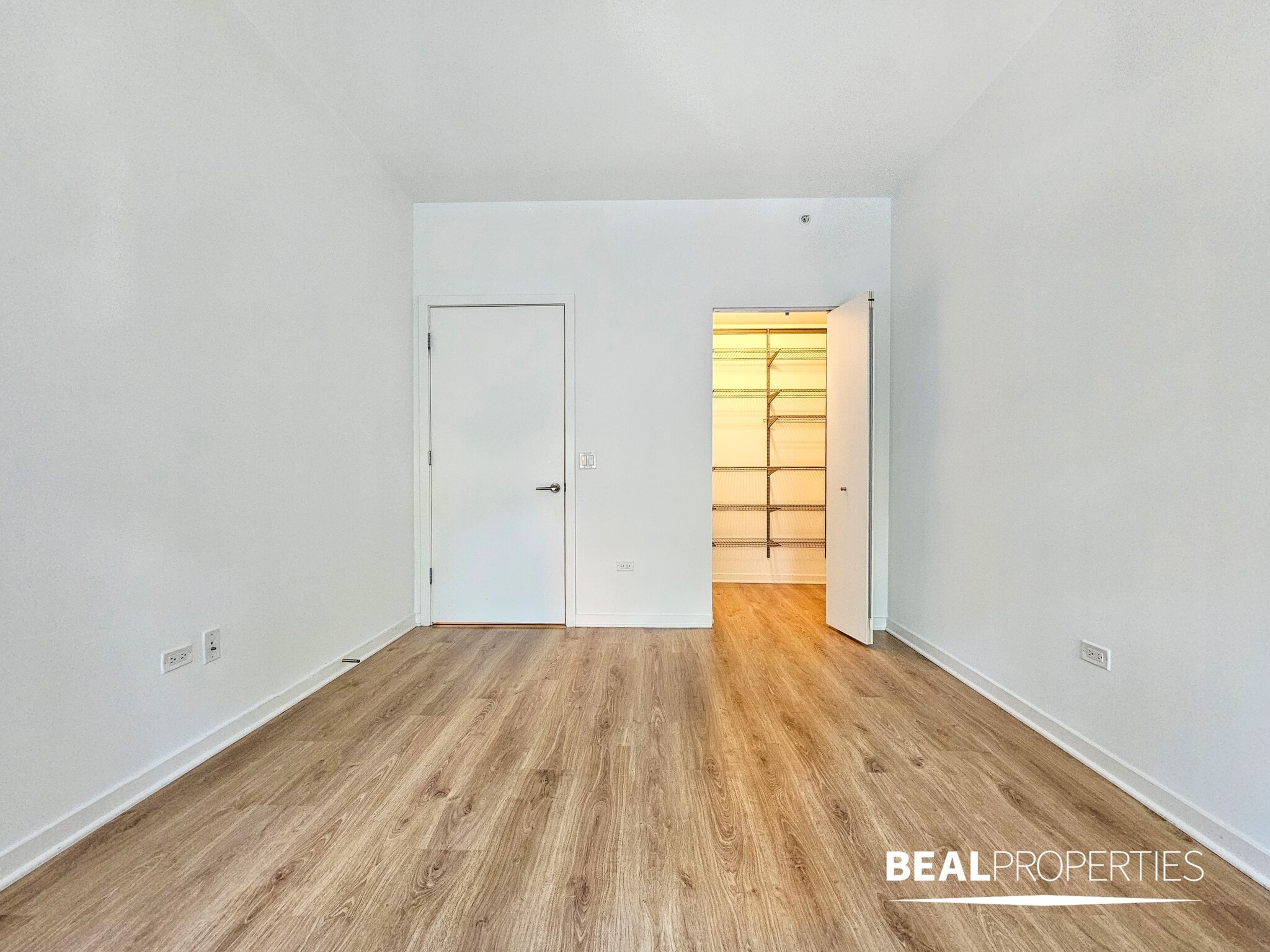 Building Photo - 548 W Webster Ave