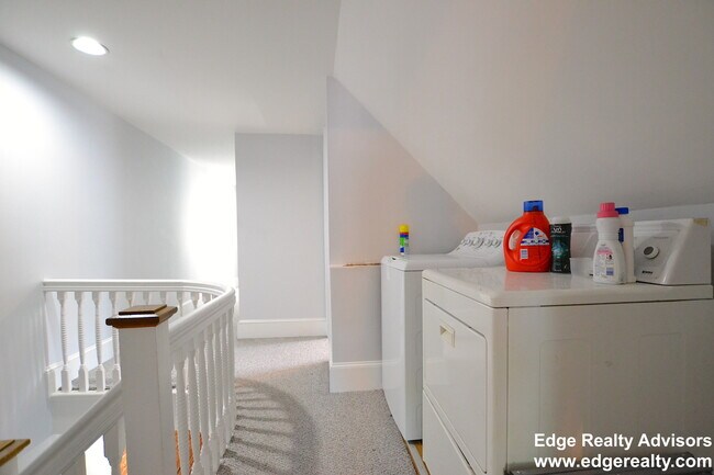 Building Photo - 45 Aldie St