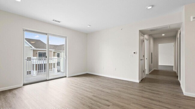Building Photo - 165 Pavilion Ave