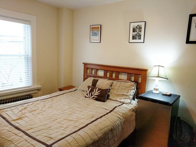 Building Photo - 25 Sawin St