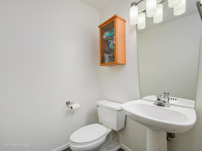 1/2 Bath - 2300 W Wabansia Ave