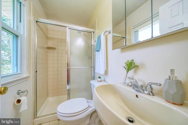 Building Photo - 9516 Bonair Dr