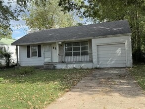 Building Photo - 1044 S Main Ave