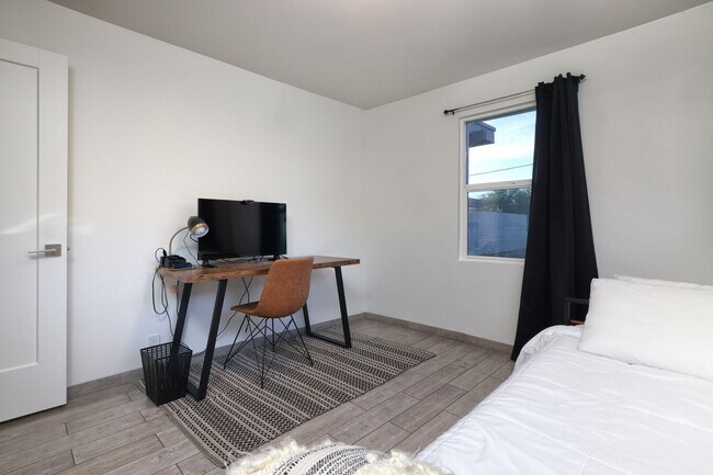 Building Photo - Live Close to Campus in Style – Sam Hughes...