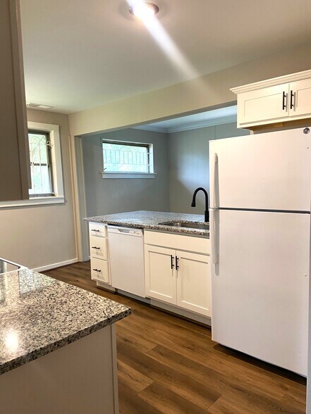 Building Photo - 56 18th Ave S