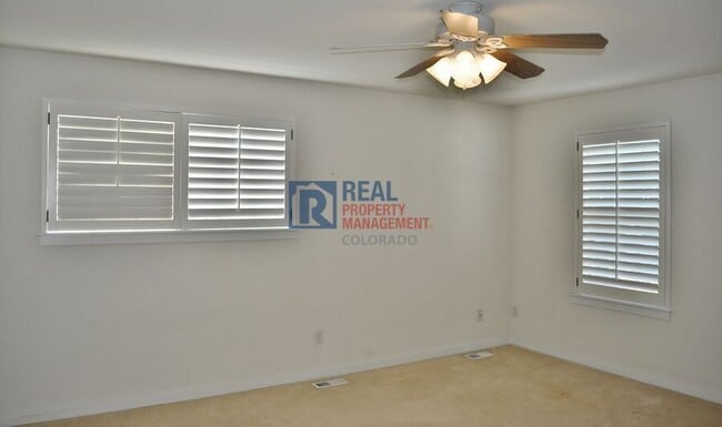 Building Photo - 14000 Winding River Ct