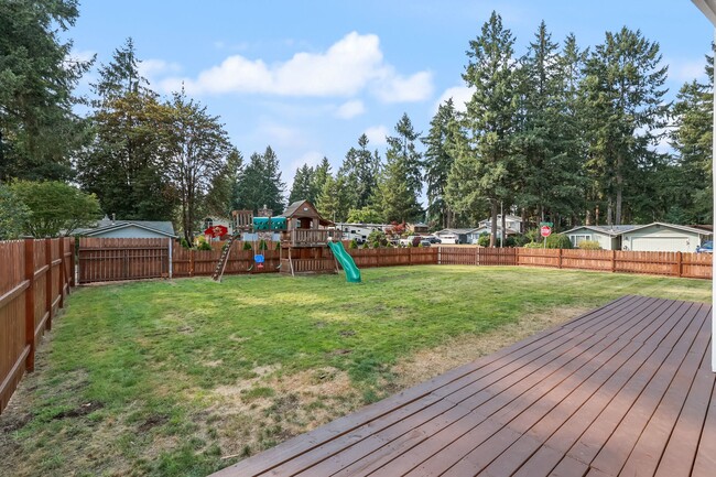 Building Photo - Home with private Long Lake community beac...