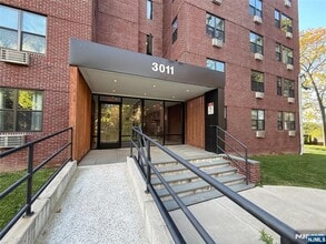 Building Photo - 3011 Edwin Ave