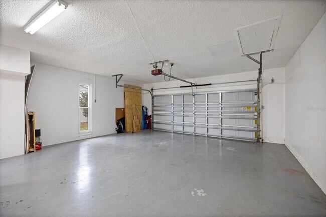 Building Photo - 818 Plum Tree Ln