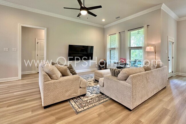 Building Photo - 4601 Jayhawk Dr