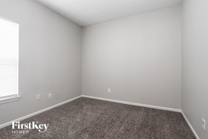 Building Photo - 8119 Corktree Dr