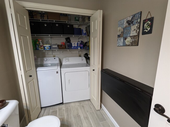 Building Photo - 3 br, 1.5 bath Townhome - 767 Knoll Drive