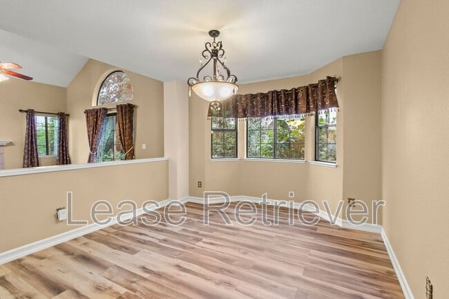 Building Photo - 1921 Ridgemont Way