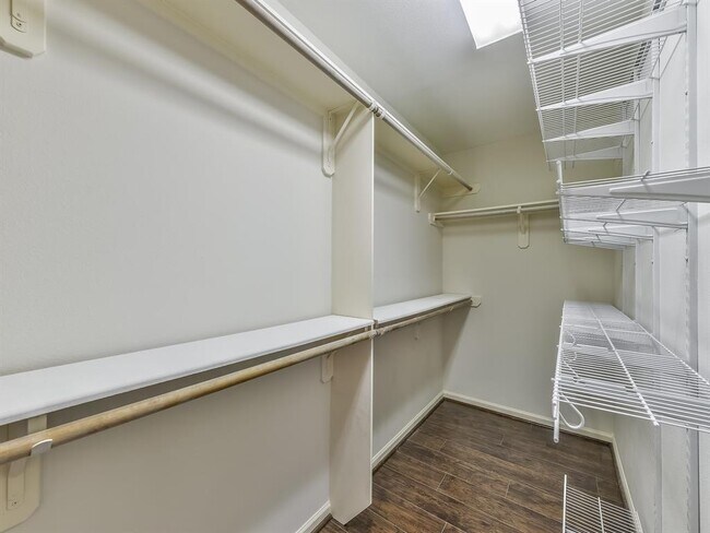 Building Photo - 1510 Bevis St