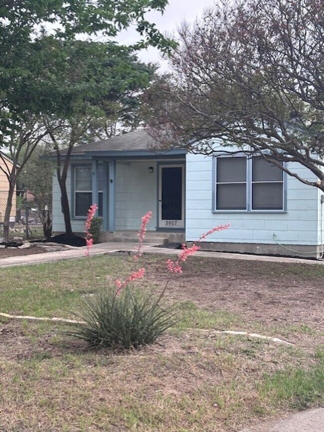 Building Photo - 2707 W Craig