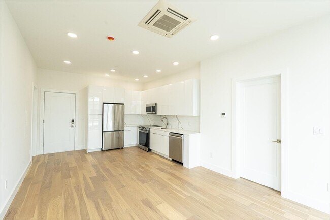 Building Photo - 38 Hichborn St