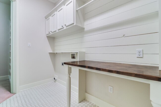 Building Photo - Gorgeous Custom Built Home Available In Youngsville!